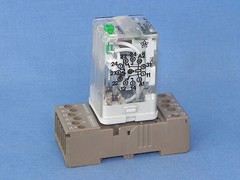 Kuhnke UT3XC-24VDC N with Kuhnke Z345 base