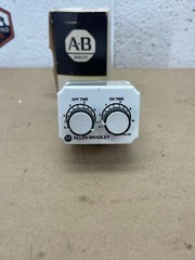 Allen-Bradley 700-HV32AA1 Ser A Repeat Cycle Timer, Type H, 50/60Hz, 1/4HP 10A