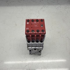 ALLEN BRADLEY 700S-CF440ZJC SER A 24V COIL GUARD MASTER *NTO* *LRG QTY*