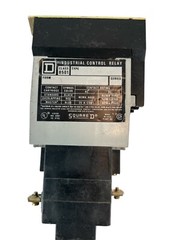SQ D 8501 LATCHING RELAY W/ 8501-XO40XL RELAY, USED SERIES A