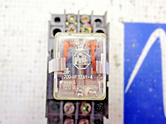 Allen Bradley 700-HF32A1-4 Relay 120VAC with Socket Base 700-HN116