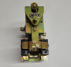 Lot 2x General Electric GE PN: IC2820A-100BB3 600v 10A Relay