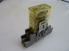 Idec RY2S-U Relay DC24V w/ Socket SY2S-05 7A 300V (31412)