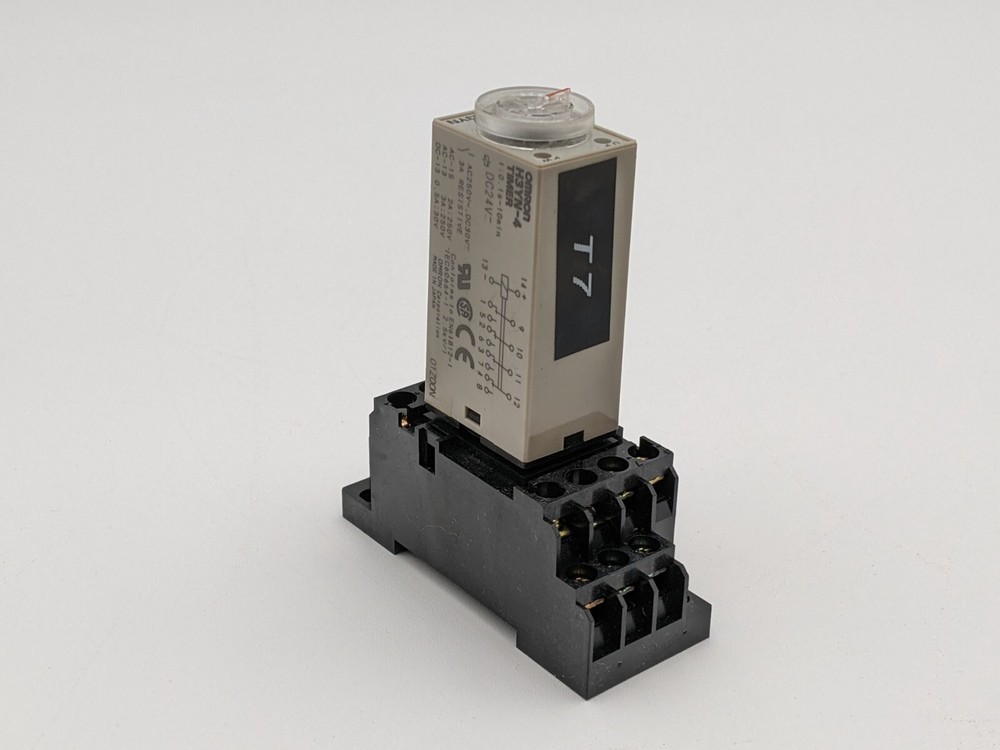 OMRON H3YN-4 Timer Relay w Base PYF14A-E 1 Second – 1 Minute 14 Pin Adjustable