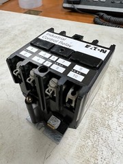 👀 EATON 4 POLE INDUSTRIAL CONTROL RELAY 600 VAC 10 AMP 120 VAC COIL AR440A