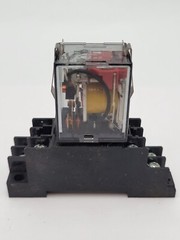 Fuji Electric HH52P-CRL Relay 5A Coil 200/220VAC with TP58X1 Socket Base 7A 250V
