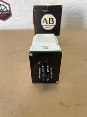 Allen-Bradley 700-HV32AA1 Ser A Repeat Cycle Timer, Type H, 50/60Hz, 1/4HP 10A