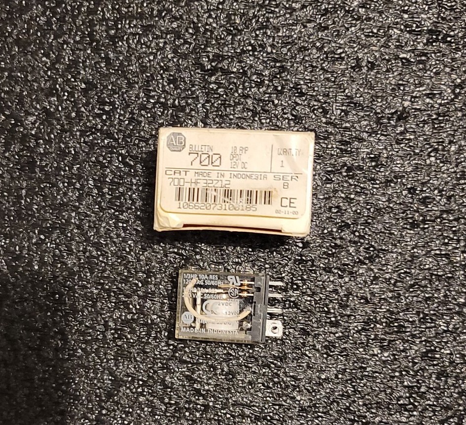 Allen-Bradley 700-HF32Z12 Series B Relay **Brand New**
