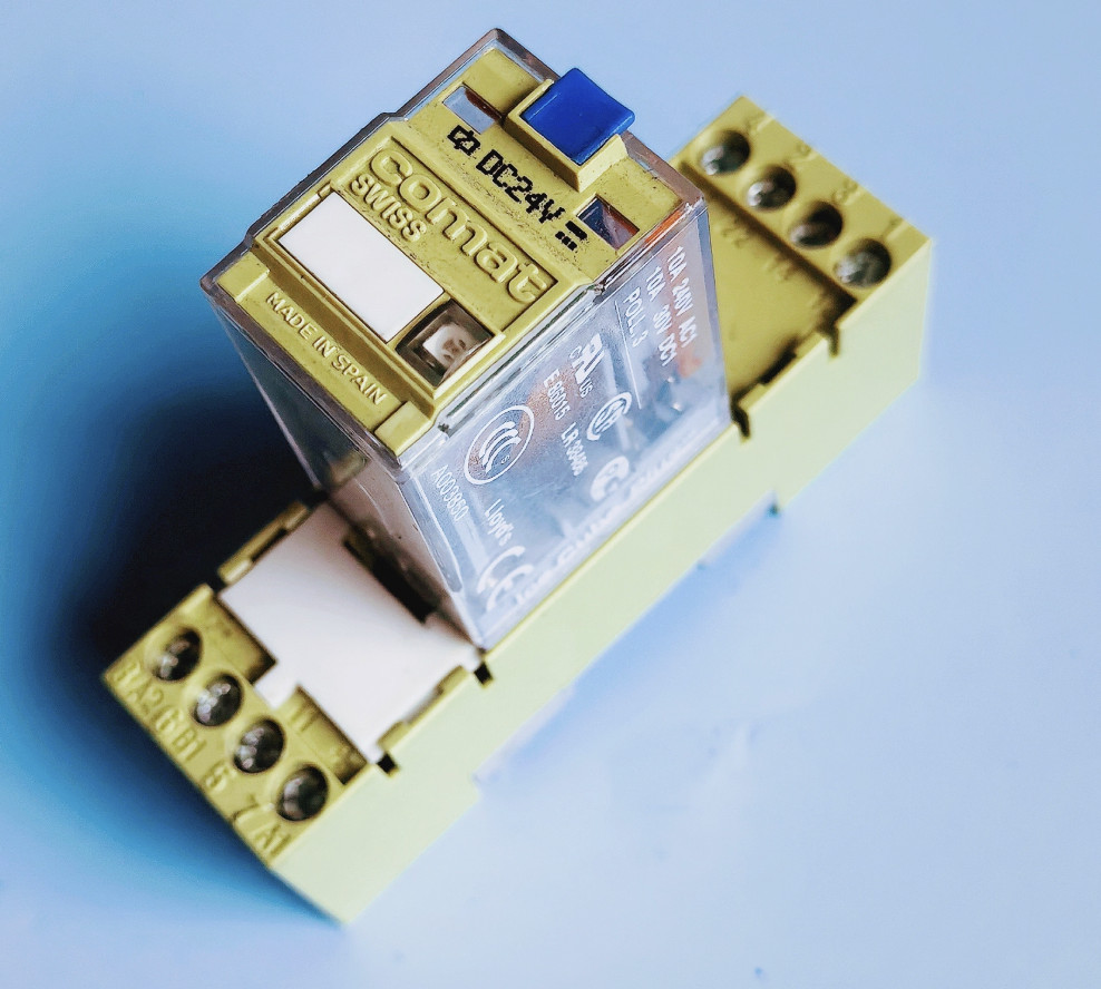 C7-A20DX DC24V Comat Power Relay With CS-18 Relay Socket x 1PC NEW