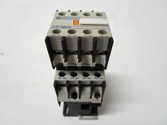 TELEMECANIQUE CA2 DN40 G6 CONTACTOR RELAY W/LA1 DN22 AUXILIARY CONTACTOR – USED