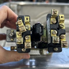 SQUARE D 9050 A0 11E SER. A PNEUMATIC TIMING RELAY 9050A011E