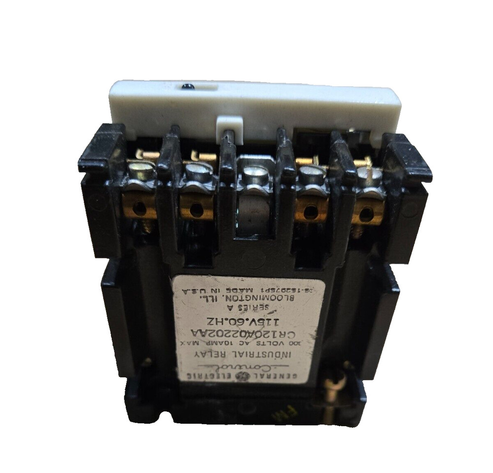 General Electric GE CR120A02202AA Control Relay New NOS