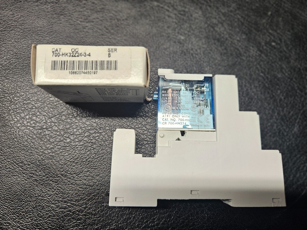 Allen Bradley 700-HK32Z24 Ser. B GP Relay, 24VDC 8A 700-HN222 Base