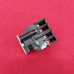 CUTLER-HAMMER AR4A Industrial Control Relay 600 Volts 10Amps 4-Pole
