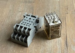 SQUARE D 8501 RS4 SER B RELAY 120V 14 PIN WITH 8501 NR45 SOCKET BASE