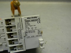Allen-Bradley 700DC-MB220 SER A Relay with AB 194-MA22 Ser A Contact
