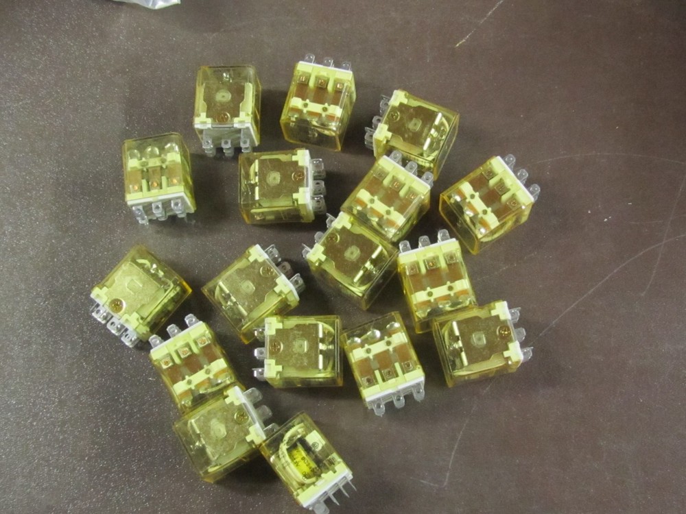 IDEC RH3B-U 24V RELAY