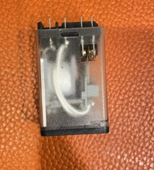 Schneider Electric Zelio Universal 120 VAC Relay # RUMF33F7 / 8A-2015-W42-AM