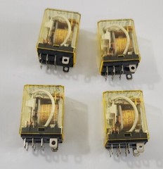 *NEW SURPLUS* IDEC [4] RH2B-UL Relay 110-120VAC & [2] SH2B-05 Base + Warranty!