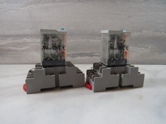 Qty. 2 Dayton 24VDC Relays 1EHT5 w/Bases 2A584M 300V 10AMP 0516X