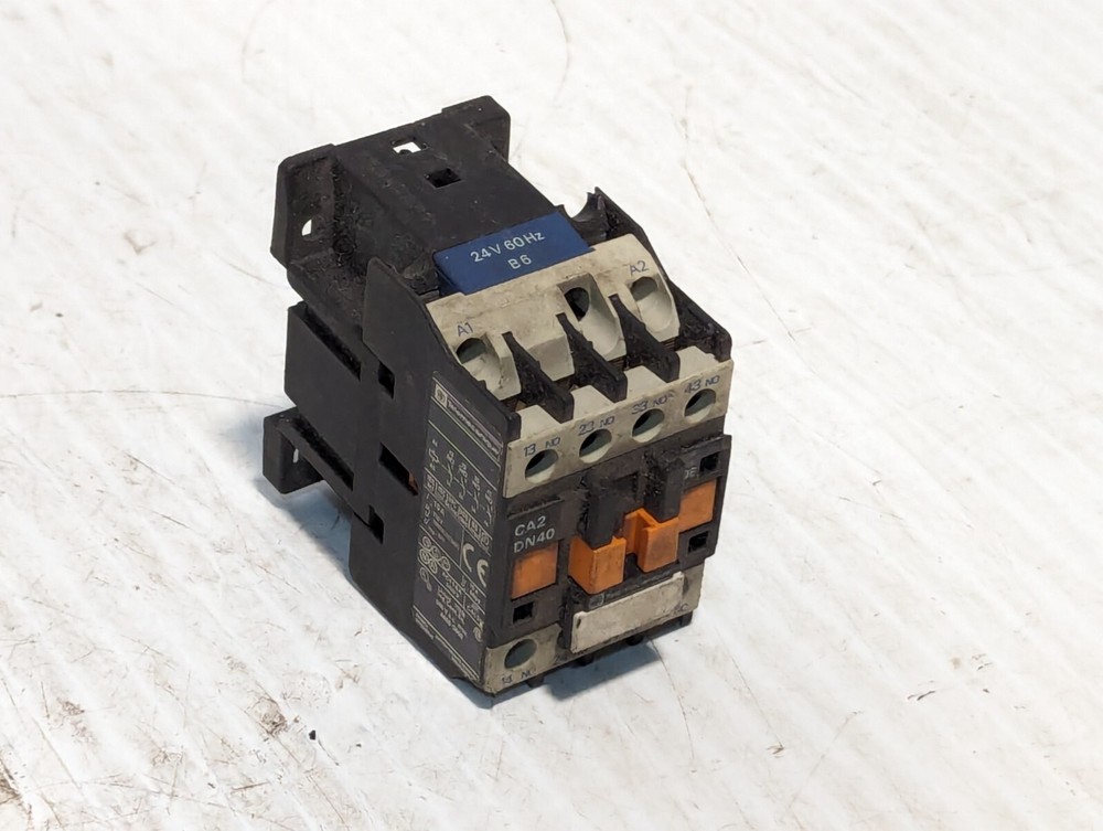 TELEMECANIQUE CA2-DN40 CONTROL RELAY 24V 60Hz