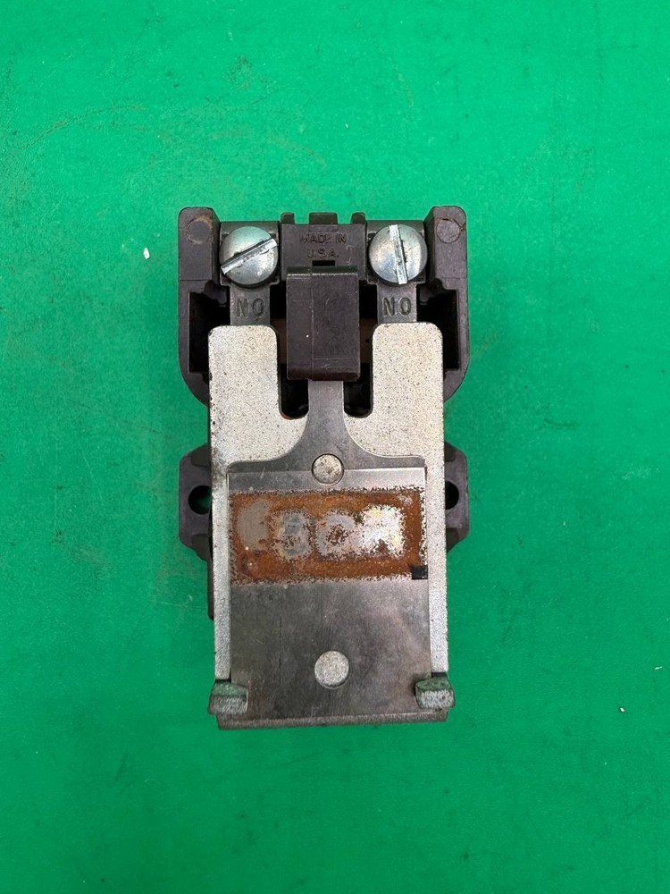 Cutler-Hammer Relay No. 864 16A 600V AC Industrial Relay RE