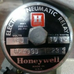 HONEYWELL RP403D 1223 3 PNEUMATIC RELAY WITH JUNCTION BOX 480 VAC NEW IN BOX