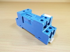 FINDER RELAY SOCKET 96.72 GENERAL PURPOSE 8PIN DINRAIL SCREW MOUNT 15A 250V