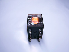 PT280730 SCHRACK Miniature Plug-in Relay 230VAC DPDT 12A 250VAC W/ Test Button