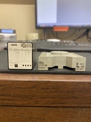 ALLEN BRADLEY 700-HA33A24 SER-D 11 PIN RELAY WITH IDEC SR3P-06 10A 300V SOCKET