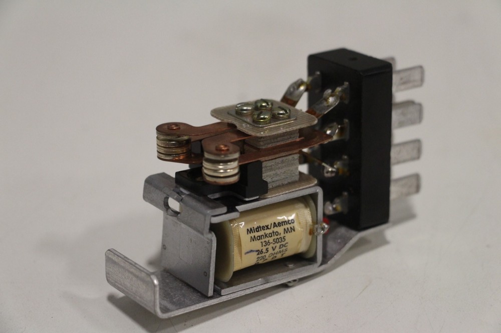Midtex/AEMCO LAS93 136-5035 26.5VDC 220OHMS DPDT 8-PIN RELAY 7730
