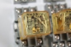 12 RH3B-U IDEC Relay AC 24V Plus SH3B-05 IDEC Relay Socket 10A Din Rail Mount