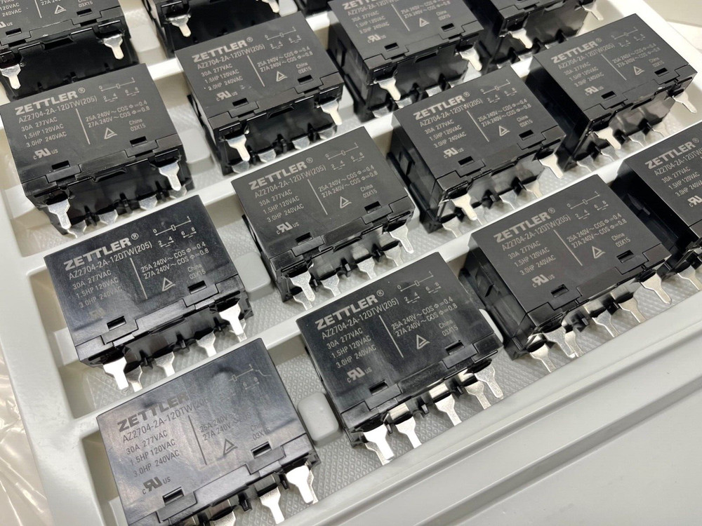 “” ONE “” ZETTLER AZ2704-2A-12DTW (205) Relay: DPST-NO; U-coil: 12VDC; 30A 277V