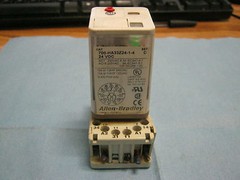 Allen-Bradley Cat. #: 700-HA32Z24-1-4 Relay w/700-HN101 Base, Series C