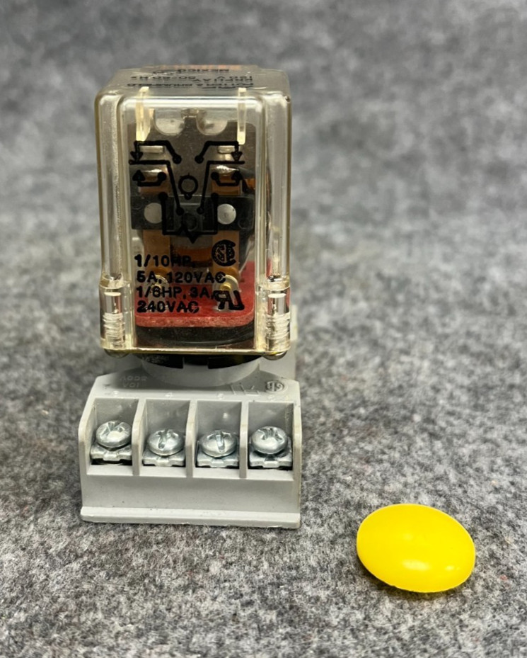 AMP KRP11AY POWER RELAY 120VAC 5AMP DPDT KRP SERIES W/8 PIN RELAY SOCKET 27E122