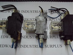 3 OMRON LY4 Coil Relay IEC255 W/Socket, Base 2-M4X12 Plug