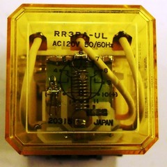 IDEC RELAY SR3P-05 WITH RR3PA-UL