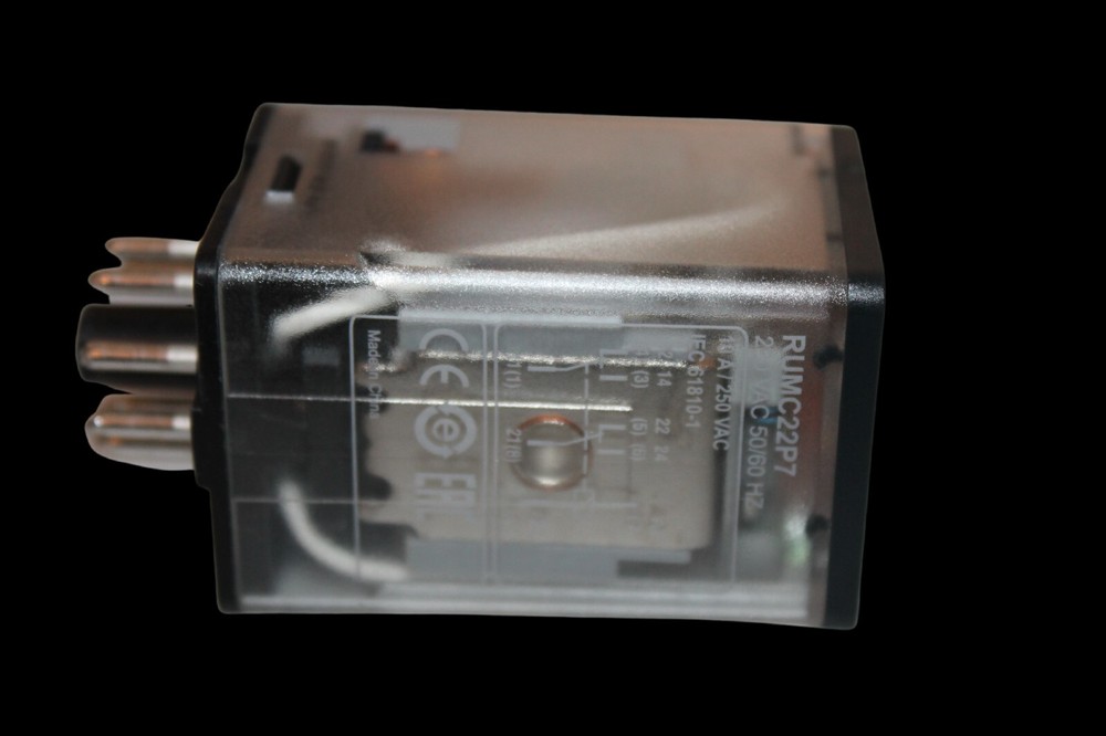 Schneider Electric RUMC22P7 Universal plug-in relay Zelio RUM