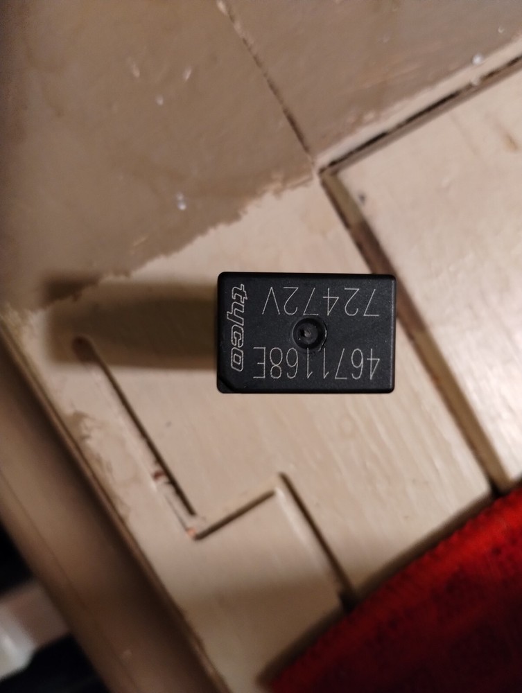 12 Volt Relay 4671168E. 72472V