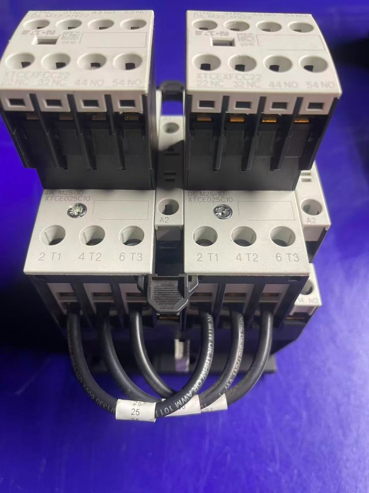 Eaton XTCE025C10 / XTCEXFCC22, DIL M25-10 M2-XHI22 LOT of 2 EA (4PCS) w/rail