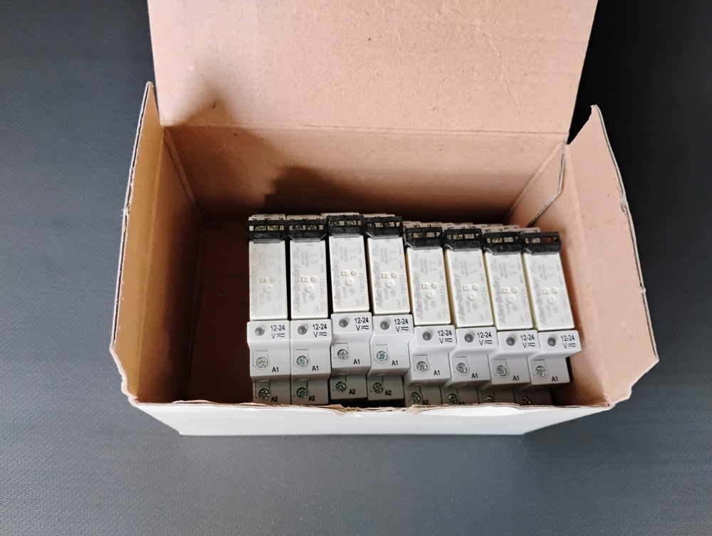 Lot Of 8 – Allen-Bradley 700-HLT12 terminal block relay with a 700-TBR224 base