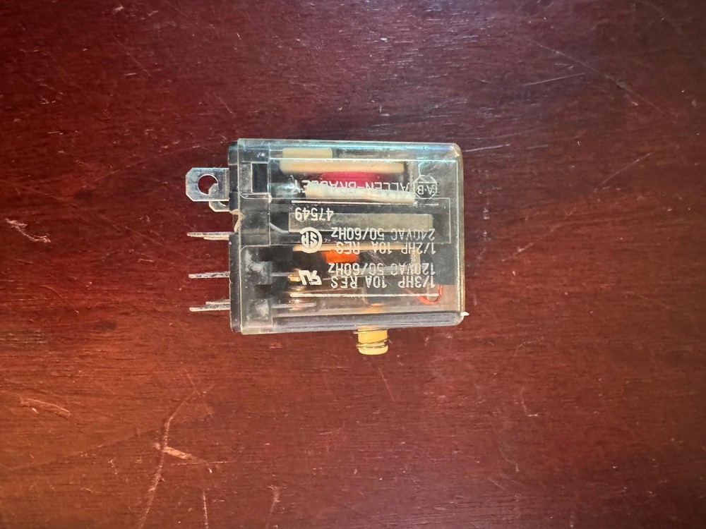 INDUSTRIAL MRO 700-HF32A1-1-4 SER. B 10A 120VAC (WH) NSMP-OEM