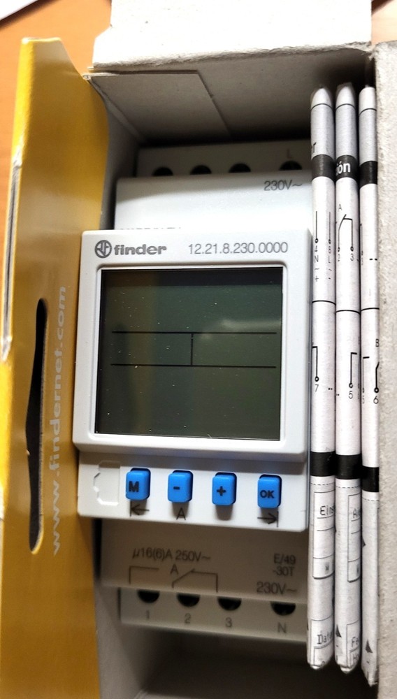 finder 12.21.8.230.000 1 time switch CO-SPDT, weekly, guide…