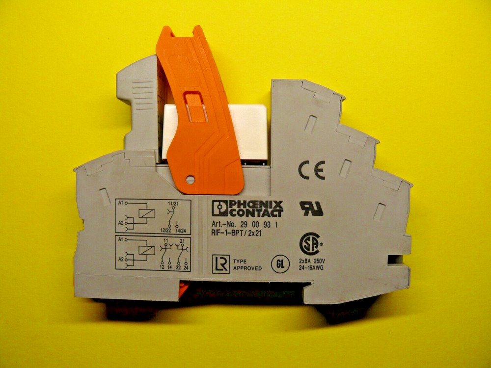 PHOENIX CONTACT RIF-1-BPT/2×21 24DC Relay Module MINT CONDITION