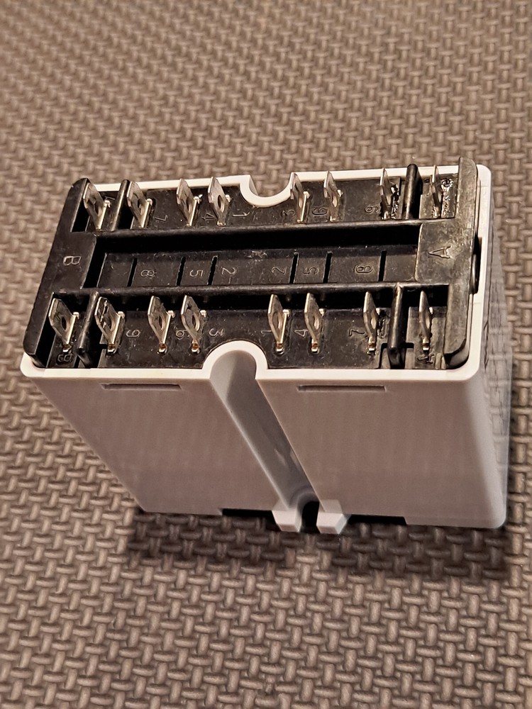 MAGNECRAFT 385XDX-24D RELAY (SCHNEIDER ELECTRIC)