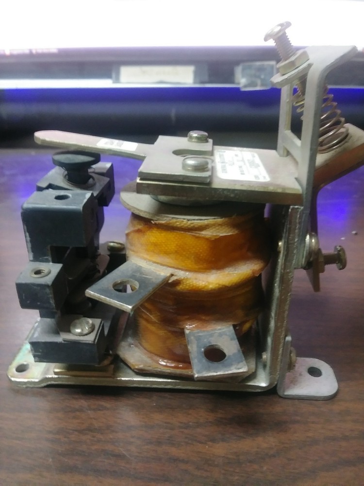GENERAL ELECTRIC IC2820 D300B21 RELAY 600 VOLT MAX 10 AMP NEW NO BOX