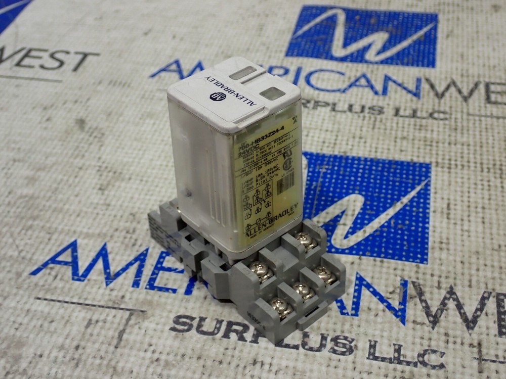 Allen Bradley 700-HB33Z24-4 Relay Ser A 24VDC With socket Base 5X853E