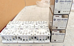 3 EACH ALLEN BRADLEY 700-HA33Z24 RELAY WITH 700-HN101 SOCKET WORKING PULL [OF60