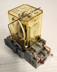 Idec RR3B-UL AC120V Relay with SR3B-05 Relay Socket