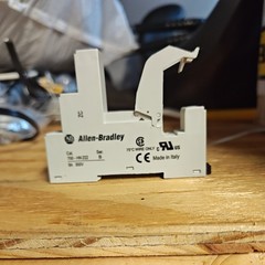 Allen Bradley 700-HN222 Socket + Relay